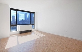 415 W 44 ST