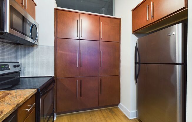 2 beds, 2 baths, 955 sqft, $1,550, Unit 324