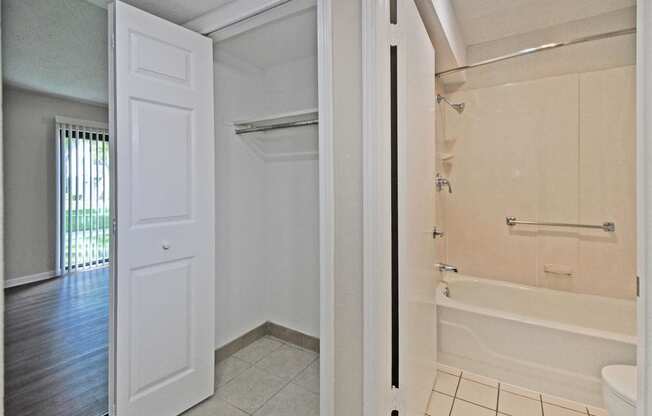 The Alcove Troy Bathroom
