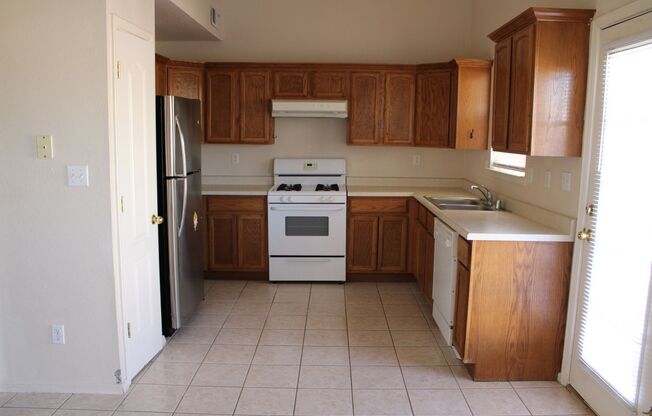 3 beds, 2 baths, $1,395