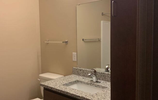 1 bed, 1 bath, 612 sqft, $1,350, Unit 421 - Manhattan