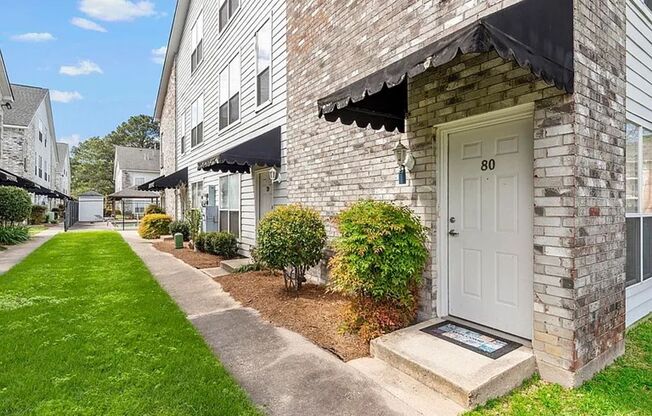 Great 3 BED/3 BATH Condo near LSU!