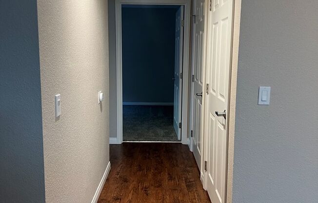 2 beds, 1 bath, 900 sqft, $3,075, Unit E121