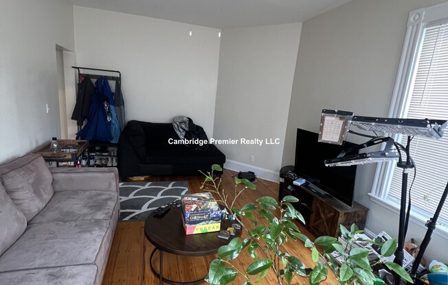 1423 CAMBRIDGE