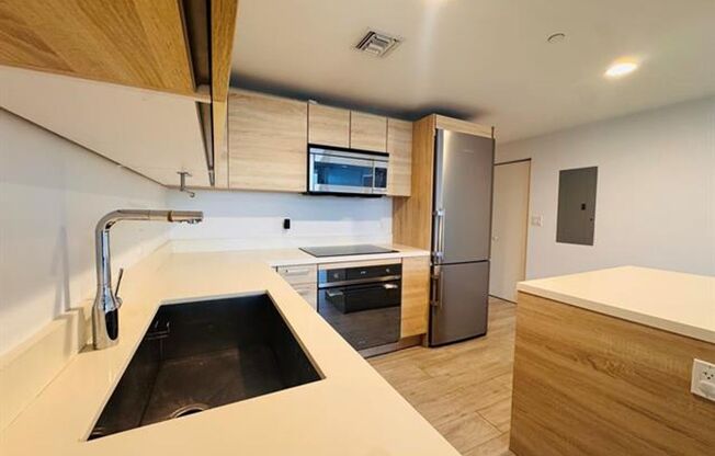 2 beds, 2 baths, $3,750, Unit # 1204