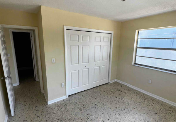 1040 SW 7 ST