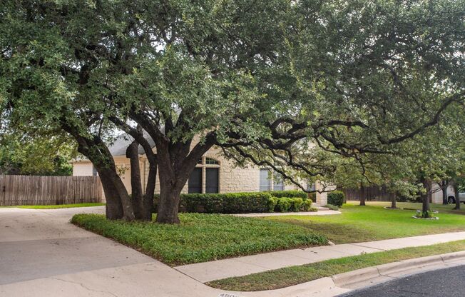 Lovely Travis Country Home on Culdesac