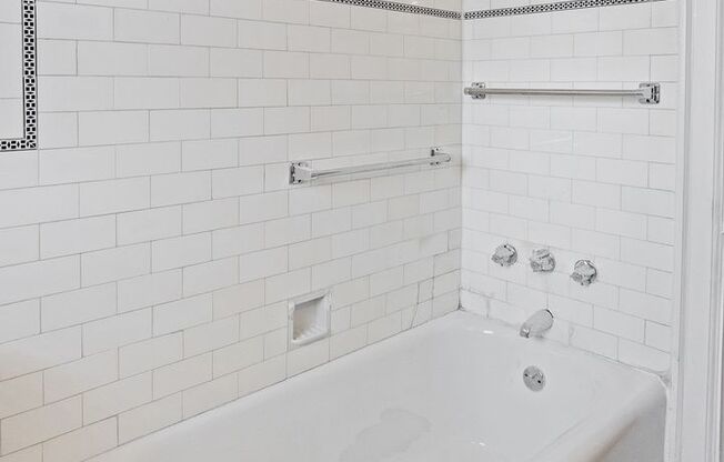 1 bed, 1 bath, 560 sqft, $1,090, Unit 108