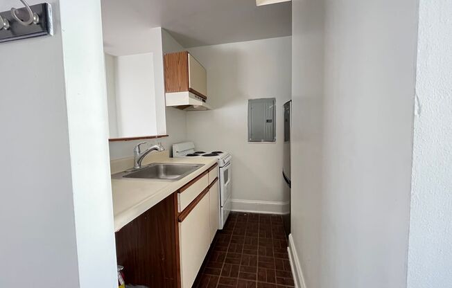 Studio, 1 bath, 400 sqft, $1,000, Unit 112 Apt. 4