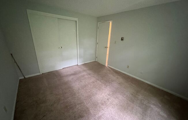 2 beds, 1 bath, 850 sqft, $1,695, Unit Unit 4