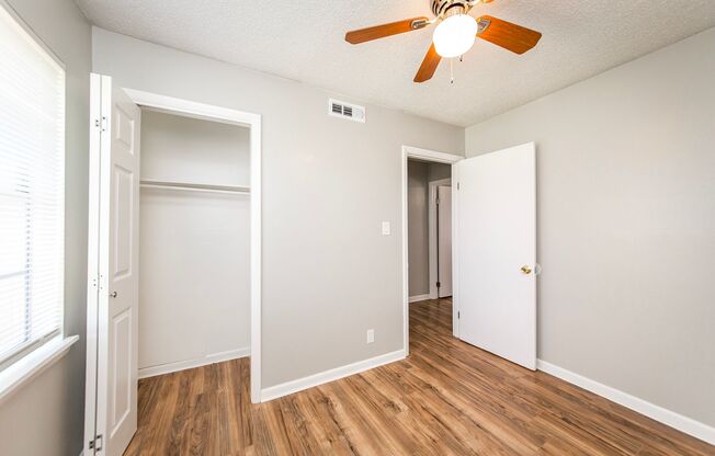 2 beds, 1 bath, $850, Unit 13