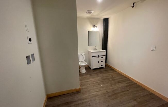 Studio, 1 bath, 935 sqft, $1,550, Unit 101