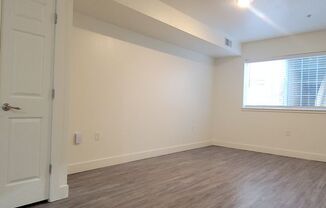 2 beds, 1 bath, 954 sqft, $1,290, Unit E102