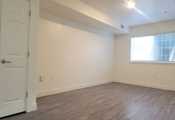 2 beds, 1 bath, 954 sqft, $1,290, Unit E102