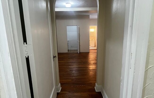 Studio, 1 bath, 294 sqft, $1,245, Unit New King Edward 2A4