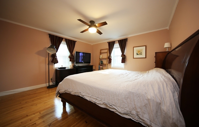 21 HAMMOND POND PKWY
