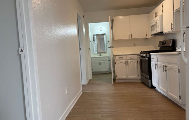 2 beds, 1 bath, 1,000 sqft, $2,098, Unit 201