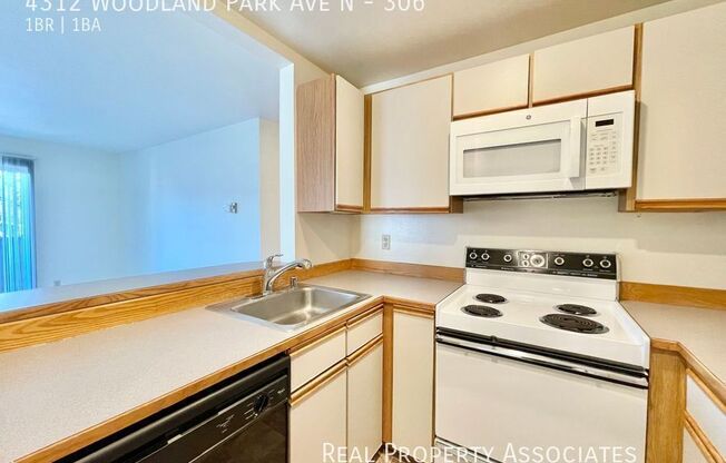 4312 WOODLAND PARK AVE N