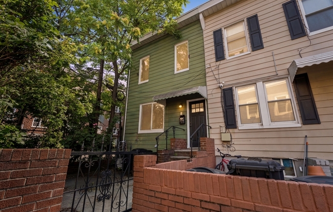 6 RADEMAN PL