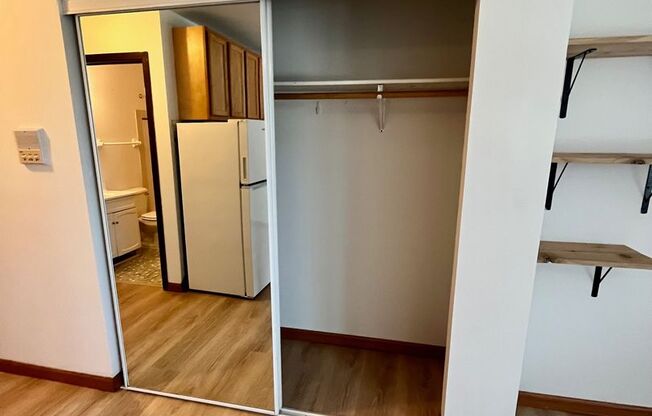 Studio, 1 bath, 350 sqft, $1,025, Unit Unit 109
