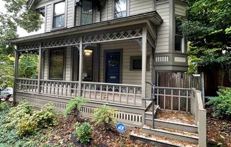 Large Victorian in Goose Hollow-   5 Bedrooms