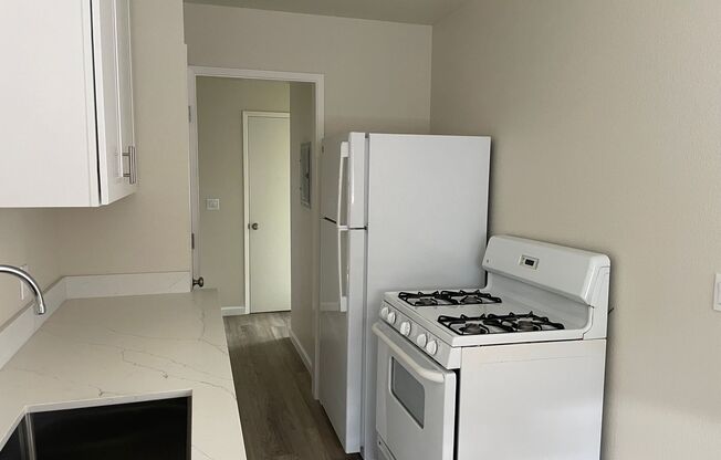 1 bed, 1 bath, 600 sqft, $1,725, Unit 9