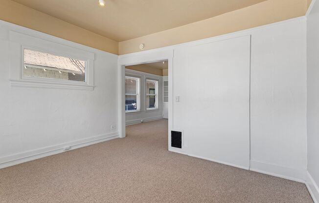 1 Bedroom close to SW! Pets Ok! Walking distance to Providence Park!