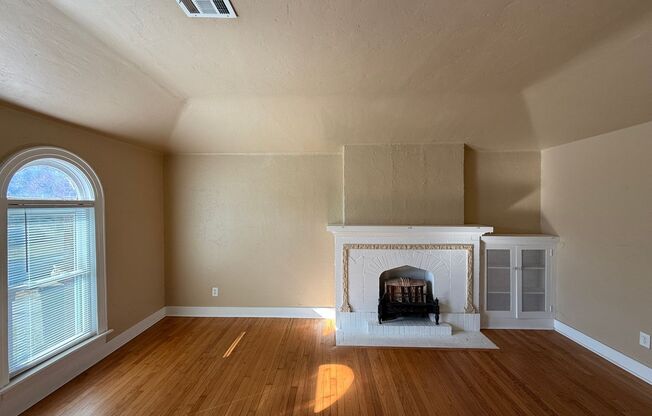 Charming & Spacious 1-Bedroom Duplex in Oklahoma City!