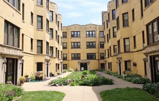 3821 Greenview Ave.