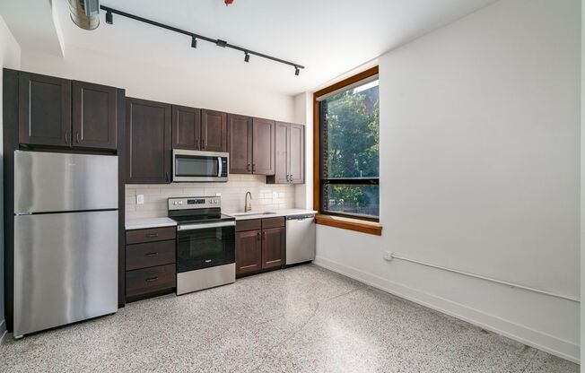 1 bed, 1 bath, $1,200, Unit 875 Michigan Ave Apt. 203