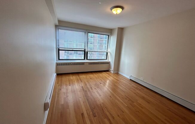 1 bed, 1 bath, 700 sqft, $1,950, Unit 418-1101