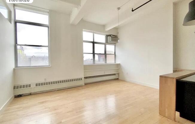 970 KENT AVE