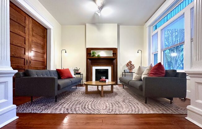 $2,890 / 2 br / 2 ba / 1,400 sqft