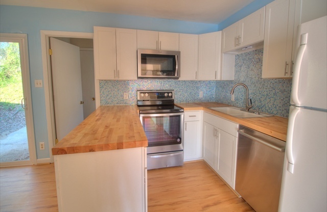 Recently Renovated 3 Bedroom 2 Bath Home in Lakewood With Massive Bonus Room!!