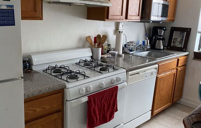 1 bed, 1 bath, $1,175, Unit 15
