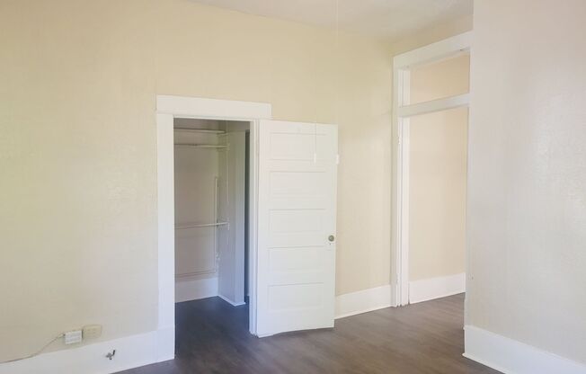 1 bed, 1 bath, $695, Unit 241 Post Ave Apt 4