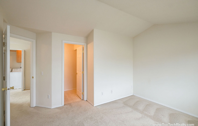 Lovely 3 BD | 2.5 Bath Townhome in Orenco | Near Intel, Nike & MAX!
