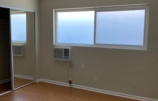 12823 Kling St Apt 4