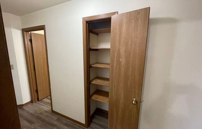 3 beds, 1 bath, 1,040 sqft, $1,695, Unit 3172-304