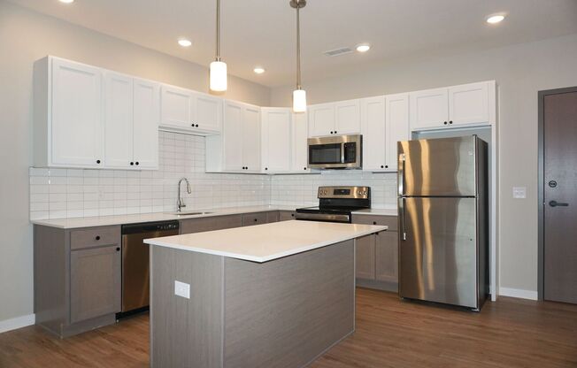 1 bed, 1 bath, 730 sqft, $1,299, Unit 446