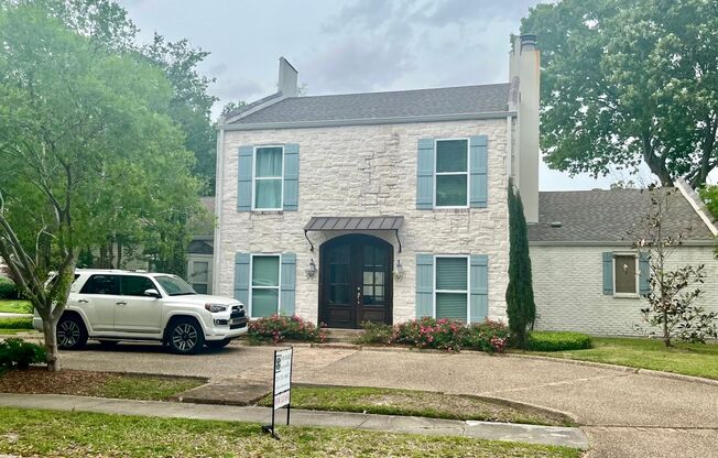 Beautifully renovated 4 bedroom home in Tara with pool!