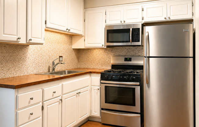 Studio, 1 bath, 550 sqft, $1,595, Unit 108