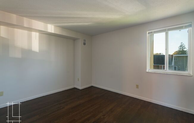 2 beds, 1.5 baths, $1,425, Unit 791 E Thurber Dr Apt. L