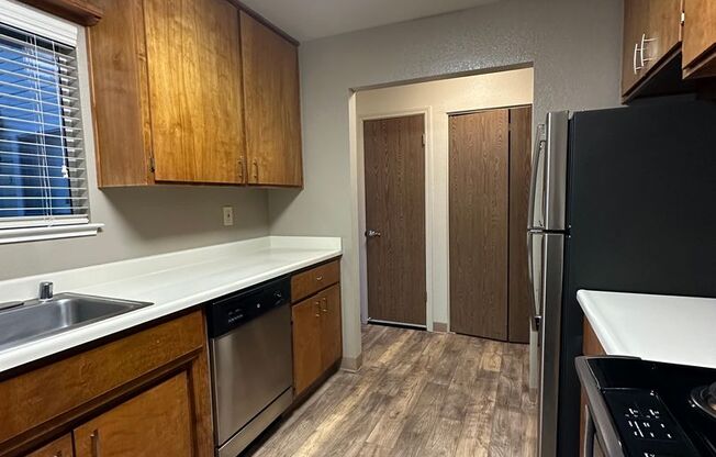 2 beds, 1 bath, $1,675, Unit 10