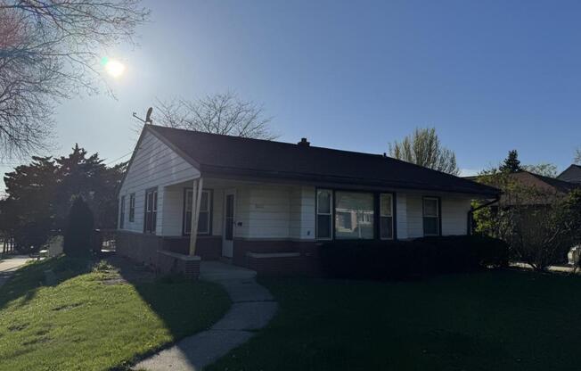 3203 N 94 ST