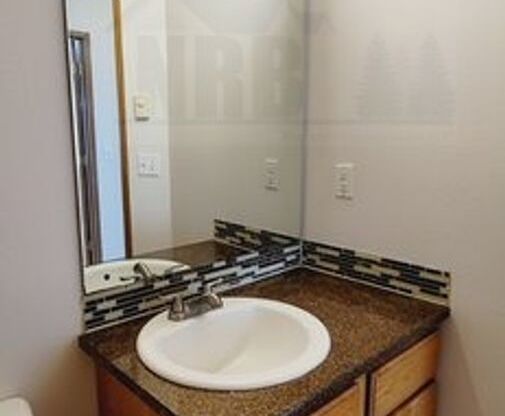 3 beds, 2.5 baths, $2,295, Unit UNIT B