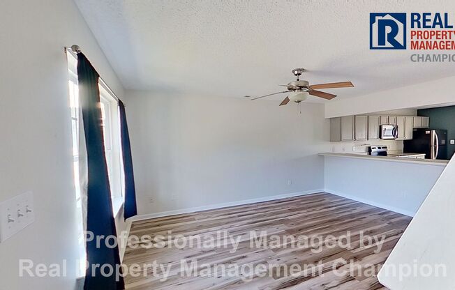 Super cute 2 BD/2.5 BA Townhome with Screened Porch