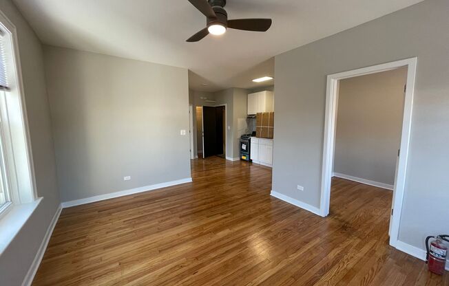 2 beds, 1 bath, $1,525, Unit 305