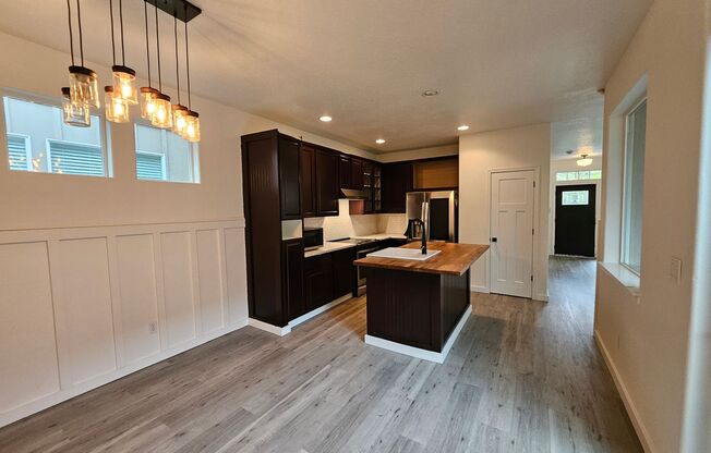 Modern 3 Bedroom, 2.5 Bath Home in Hillsboro with Granite Countertops and 2 Car Garage!