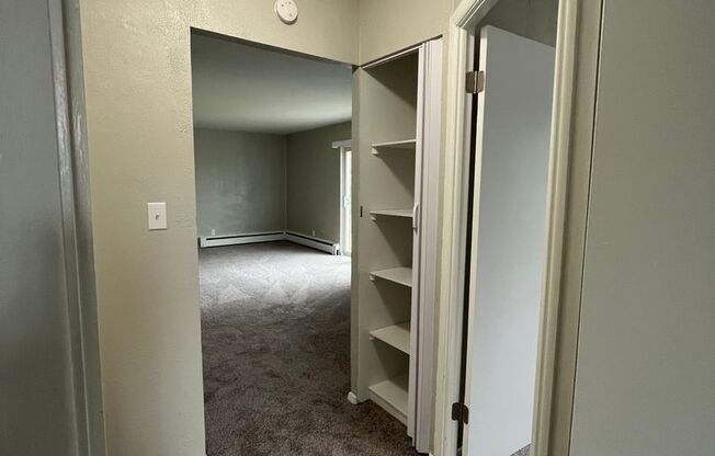 2 beds, 1 bath, $990, Unit 202